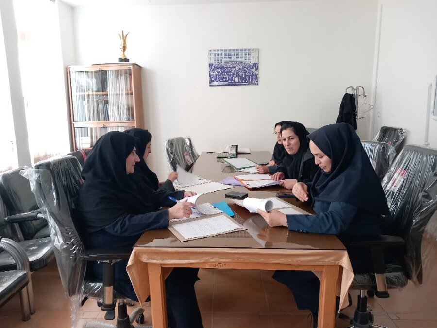 نمین| برگزاری جلسه قطع و برقراری مستمری واحد امور اجتماعی در بهزیستی شهرستان نمین