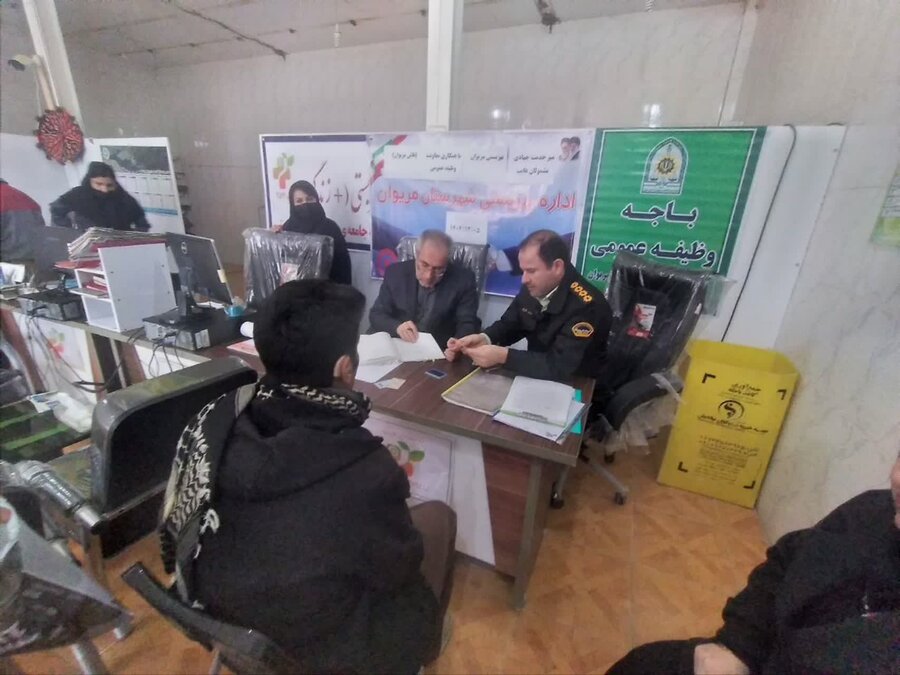 اولین میز خدمت جهادی ویژه تعیین تکلیف مشمولان توانخواه غایب در مریوان برگزار شد 