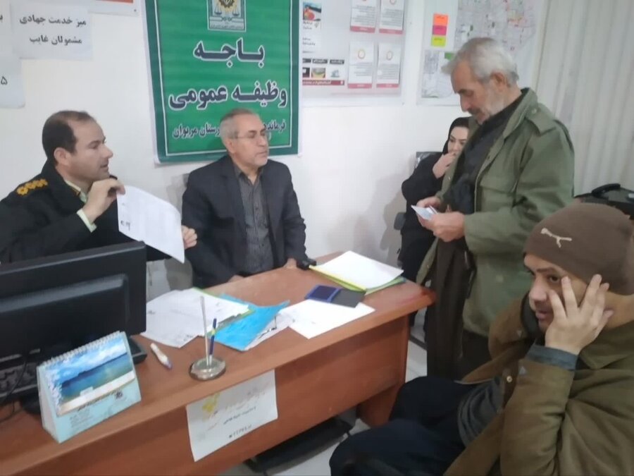 اولین میز خدمت جهادی ویژه تعیین تکلیف مشمولان توانخواه غایب در مریوان برگزار شد 