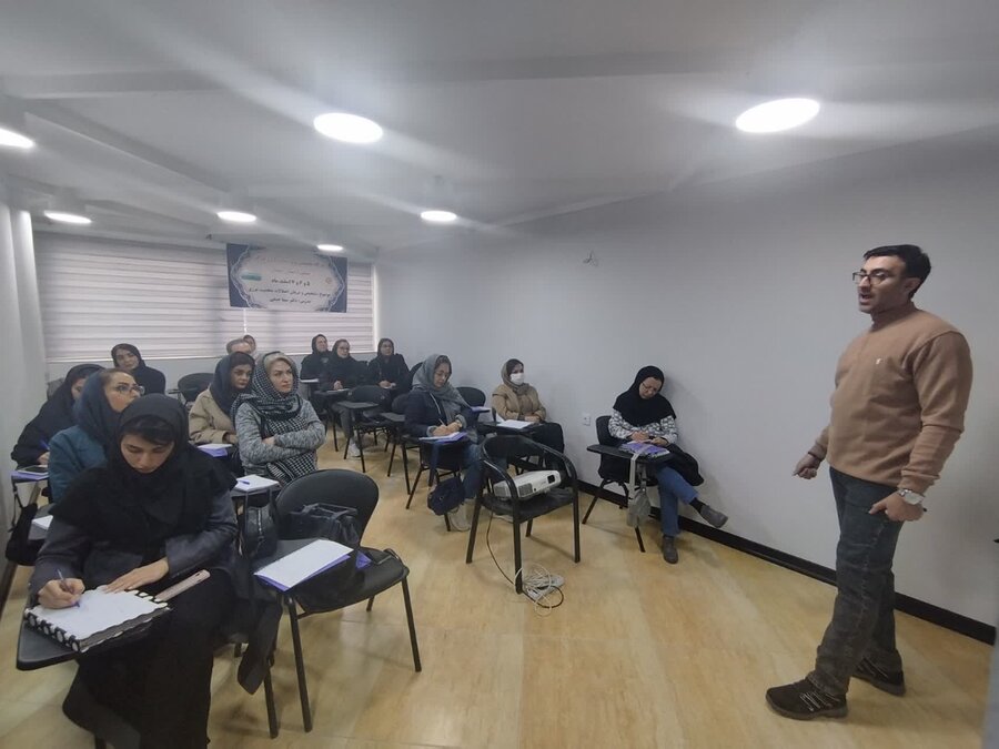 برگزاری کارگاه‌های تخصصی مداخله در بحران و مشاوره خانواده در بهزیستی بهار