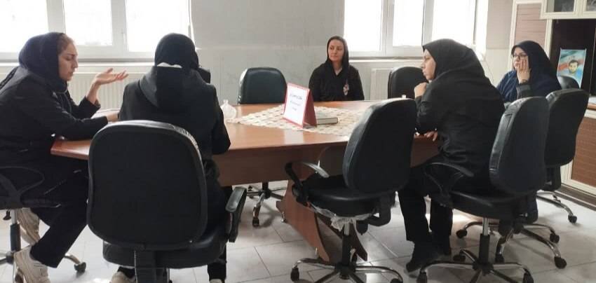 تشکیل گروه همیار زنان سرپرست خانوار در اداره بهزیستی شهرستان شوط  