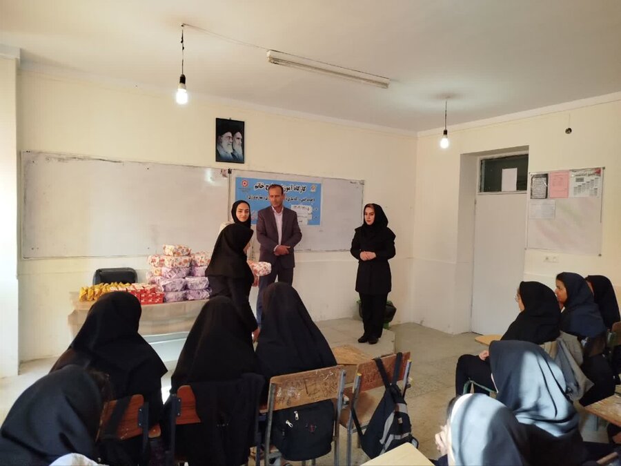 اختتامیه طرح «خاتم» در مدرسه جنت کبودرآهنگ با تقدیر از دانش‌آموزان برگزار شد