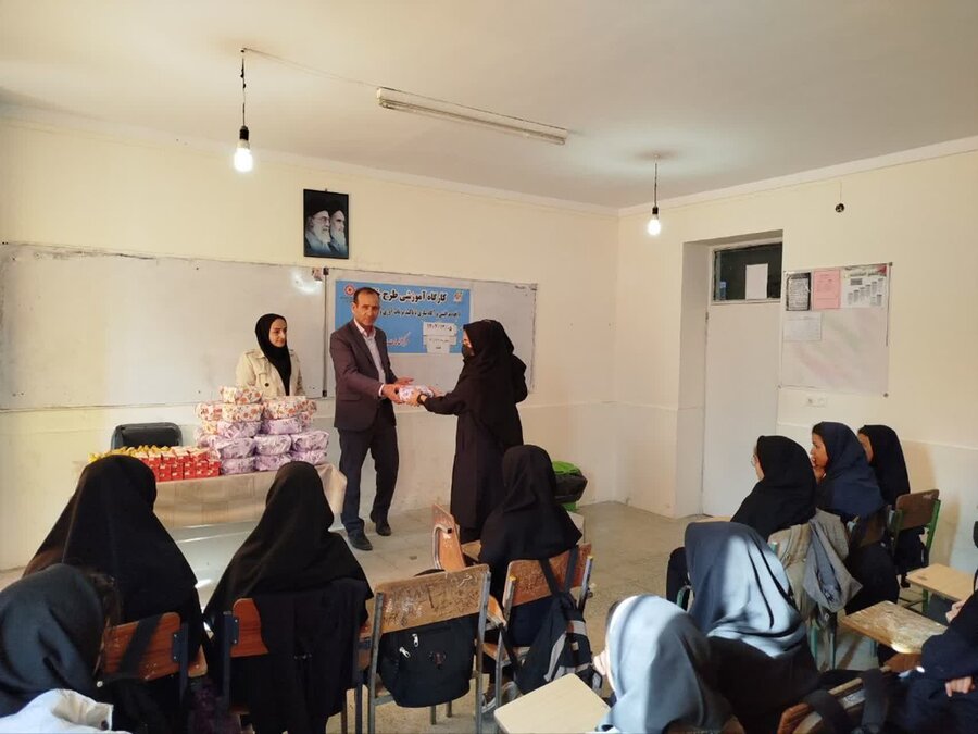 اختتامیه طرح «خاتم» در مدرسه جنت کبودرآهنگ با تقدیر از دانش‌آموزان برگزار شد