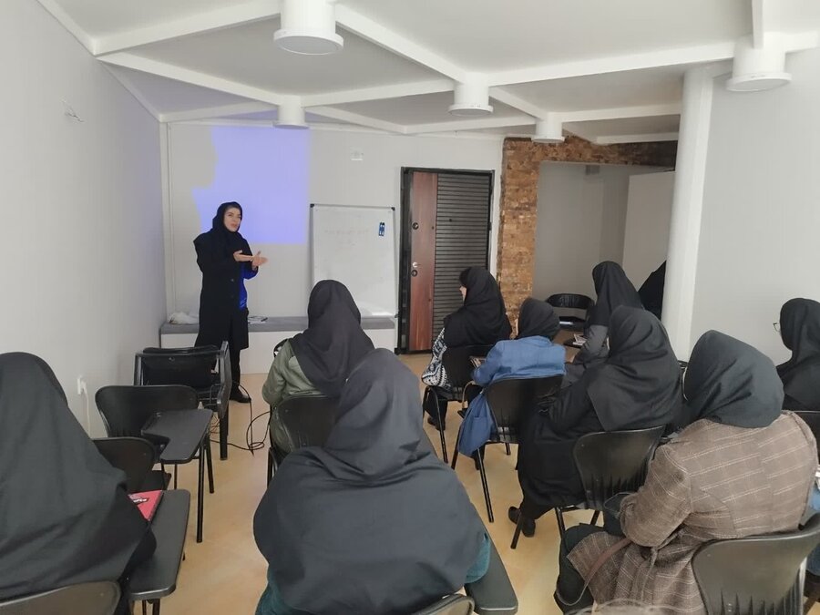 بازدید معاون سلامت اجتماعی بهزیستی استان همدان از کارگاه‌های تخصصی ۱۰ روزه شهرستان بهار