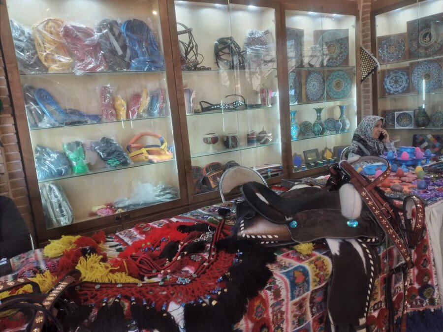 نمایشگاه صنایع دستی در خانه کرد سنندج گشایش یافت