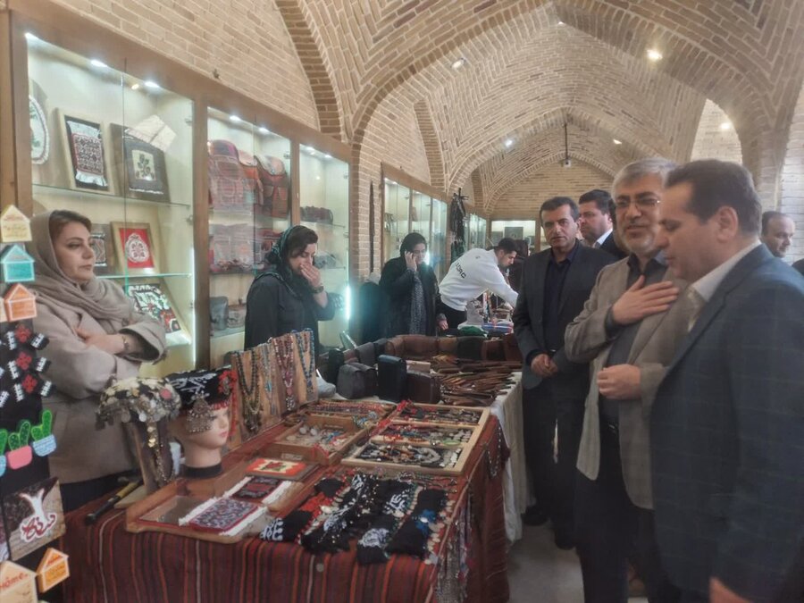 نمایشگاه صنایع دستی در خانه کرد سنندج گشایش یافت
