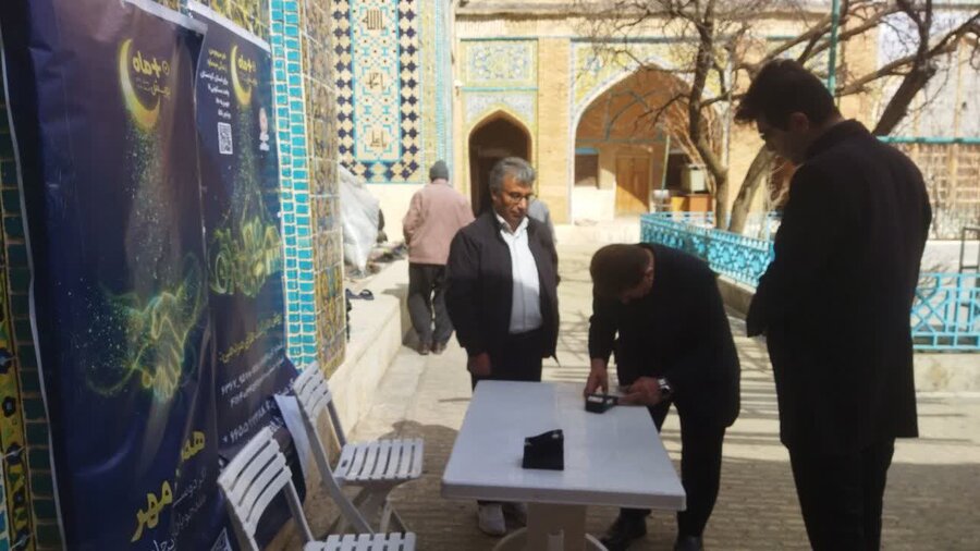 میز خدمت بهزیستی سنندج در مسجد جامع برگزار شد 