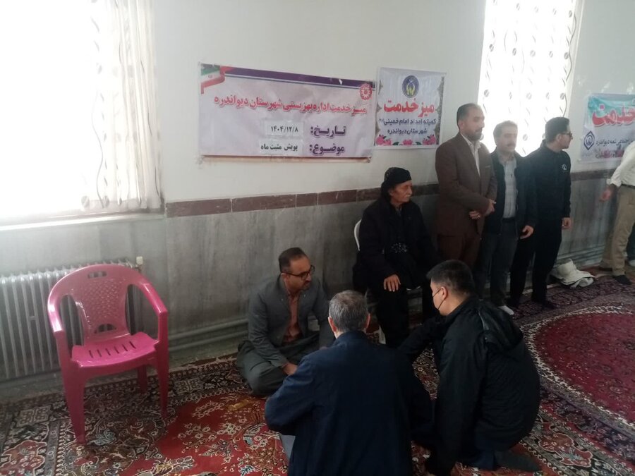 میز خدمت بهزیستی در نماز جمعه شهرستان دیواندره در قالب پویش «مثبت ماه» برگزار شد