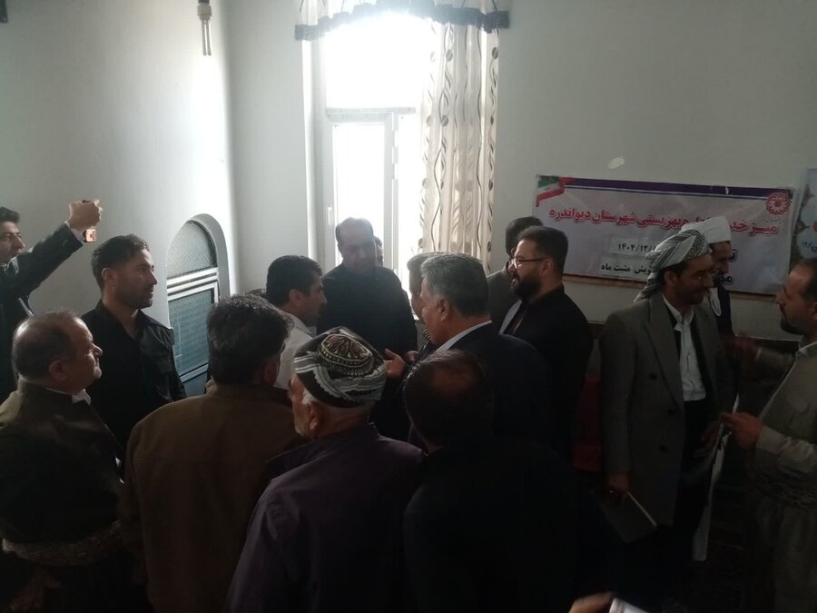 میز خدمت بهزیستی در نماز جمعه شهرستان دیواندره در قالب پویش «مثبت ماه» برگزار شد 