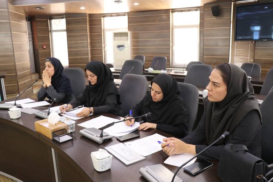نخستین جلسه شورای سالمندان آذربایجان‌غربی با محوریت «دهکده سالمندی» برگزار شد