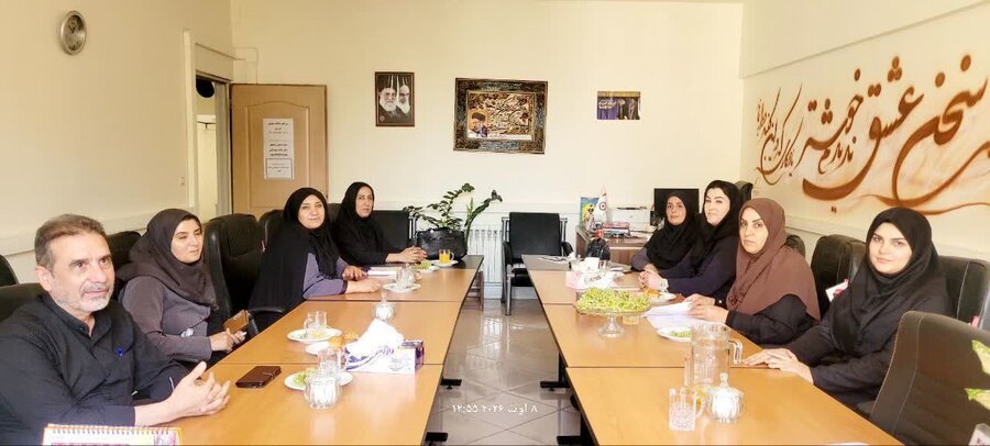 نشست با مسئولان مراکز مثبت زندگی در بوئین‌زهرا