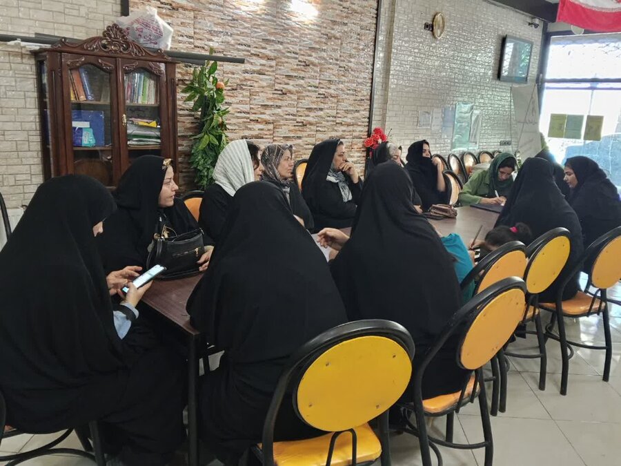 برگزاری چهارمین جلسه گروه خودیار زنان سرپرست توسط اداره بهزیستی آذرشهر