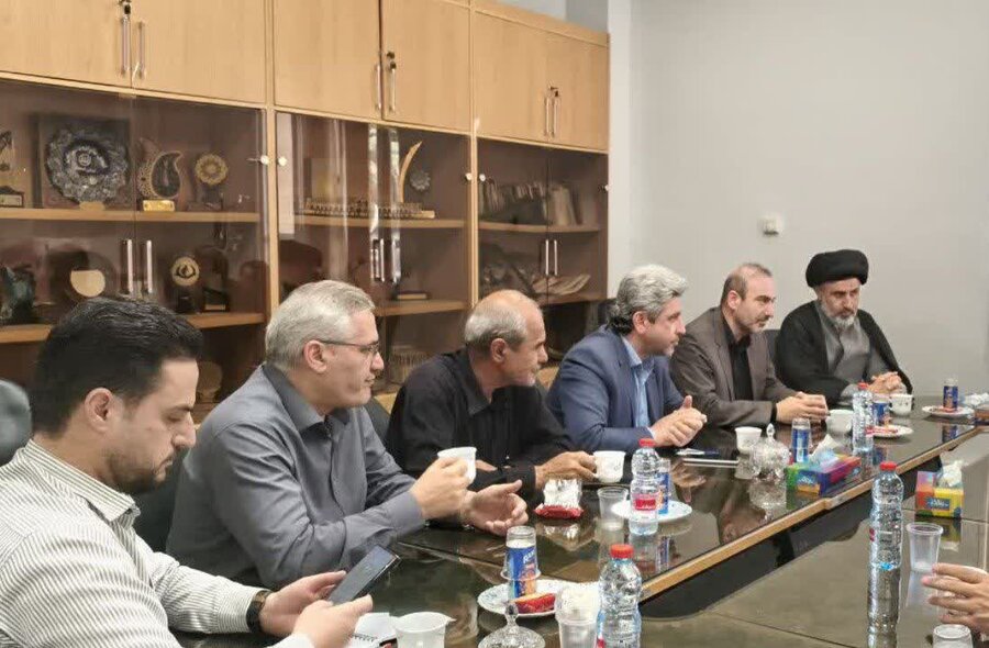 بررسی راهکارهای رفع مشکلات بهزیستی در دیدار با مسئولان تیران و کرون