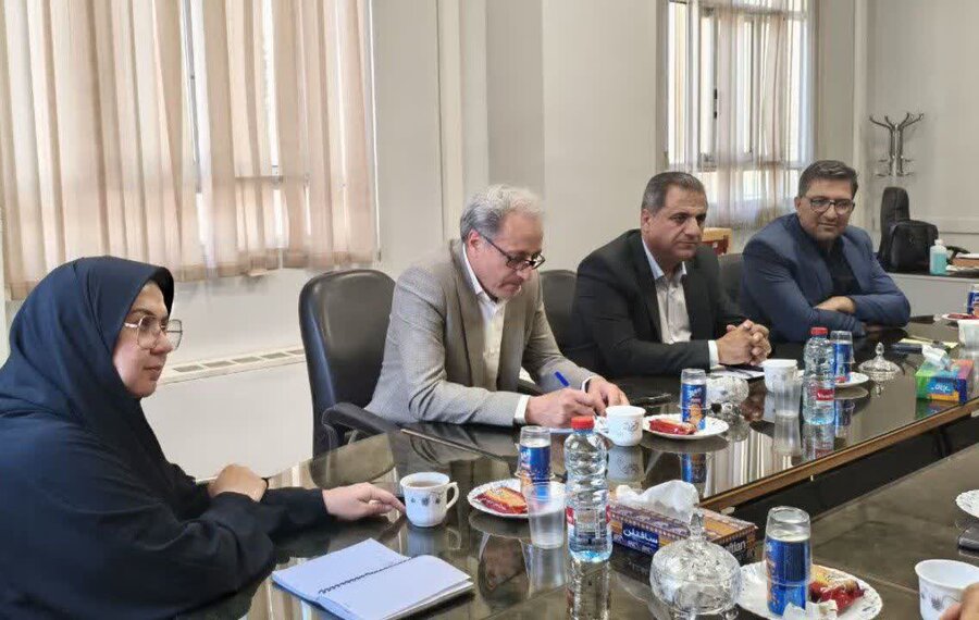 بررسی راهکارهای رفع مشکلات بهزیستی در دیدار با مسئولان تیران و کرون