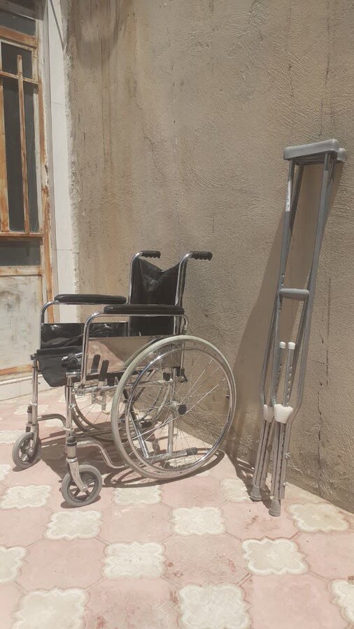 اهدا ویلچر و عصا به توان‌خواهان فامنین با همت یک خیر نیک‌اندیش