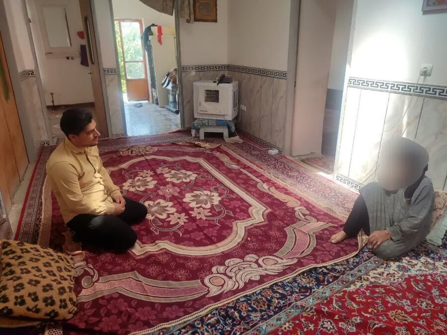 بازدید میدانی رابط حراست بهزیستی از خانواده‌های توانخواه تویسرکان