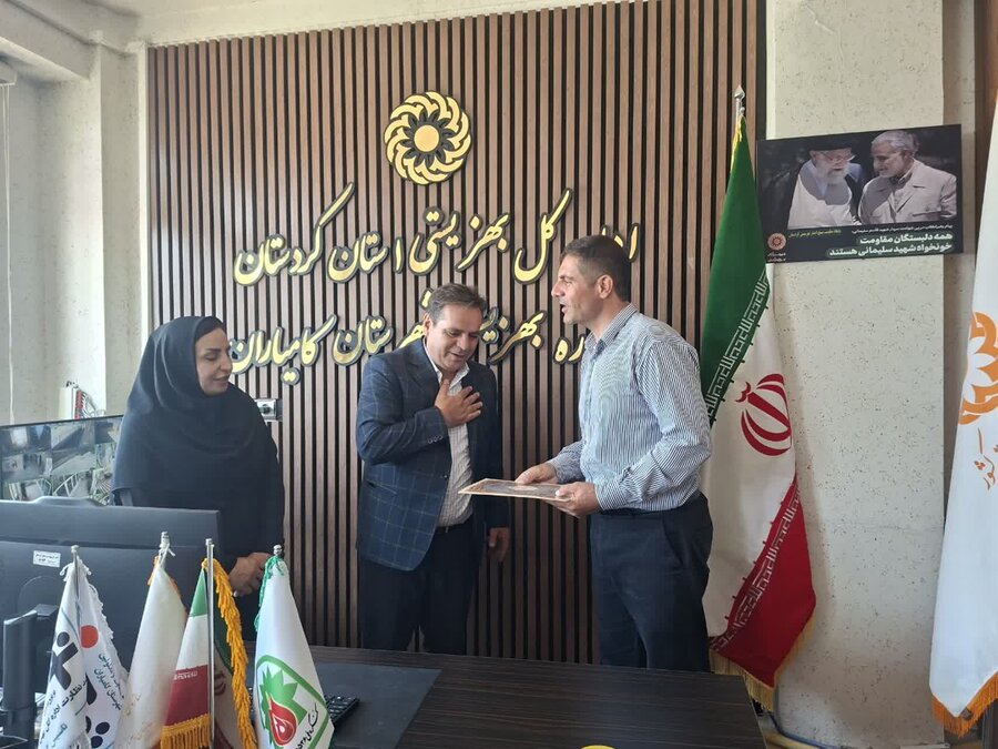 خبرنگار فعال حوزه بهزیستی کامیاران تجلیل شد