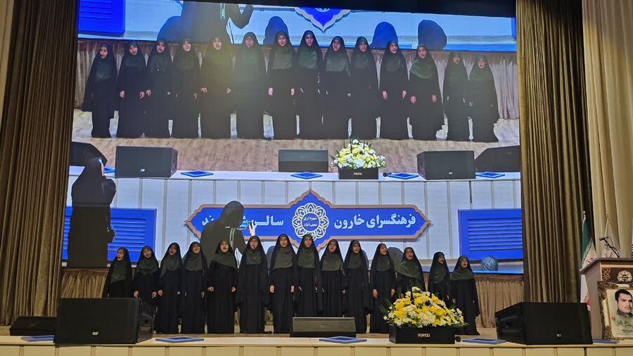نجف آباد| ویژه برنامه «درس‌های عاشورا برای زیستن امروز» در نجف آباد برگزار شد