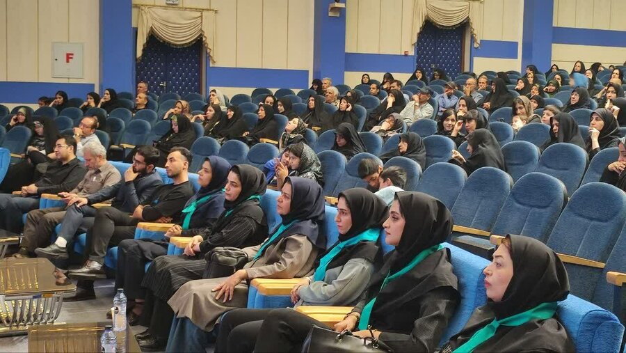 نجف آباد| ویژه برنامه «درس‌های عاشورا برای زیستن امروز» در نجف آباد برگزار شد