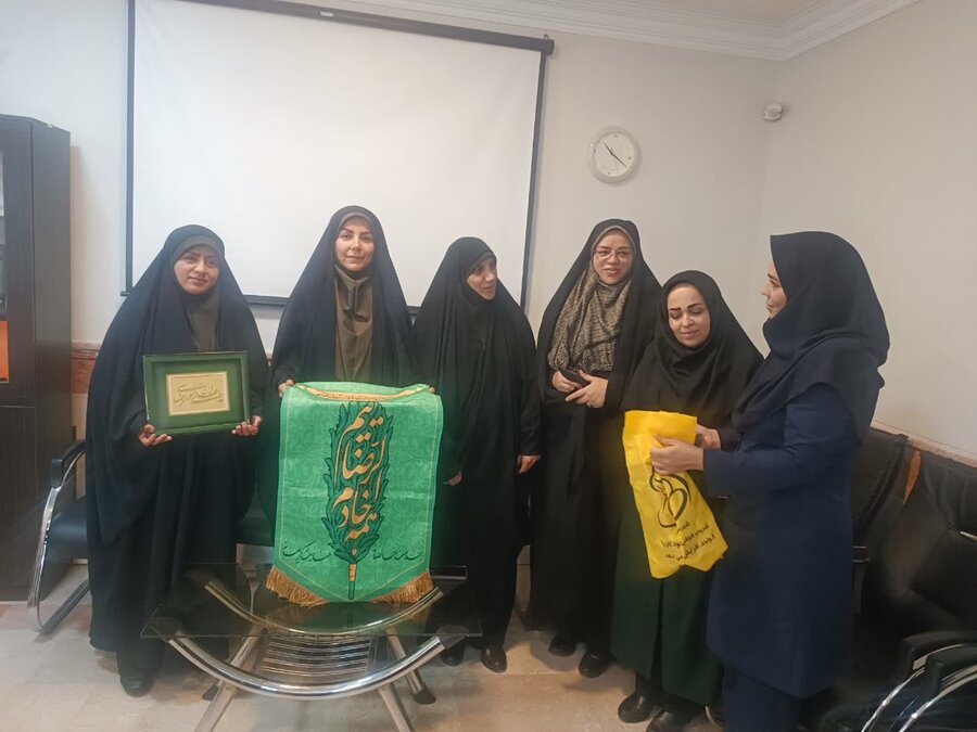 نظرآباد | تجلیل از مادر شاغل دارای نوزاد شیرخوار 

