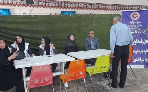 کرج | میز خدمت بهزیستی در مصلّی نماز جمعه محمدشهر برپا شد