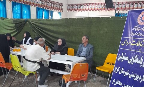 کرج | میز خدمت بهزیستی در مصلّی نماز جمعه محمدشهر برپا شد