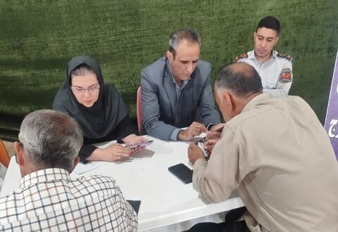 کرج | میز خدمت بهزیستی در مصلّی نماز جمعه محمدشهر برپا شد