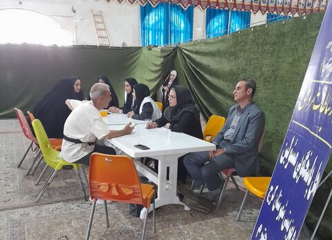 کرج | میز خدمت بهزیستی در مصلّی نماز جمعه محمدشهر برپا شد