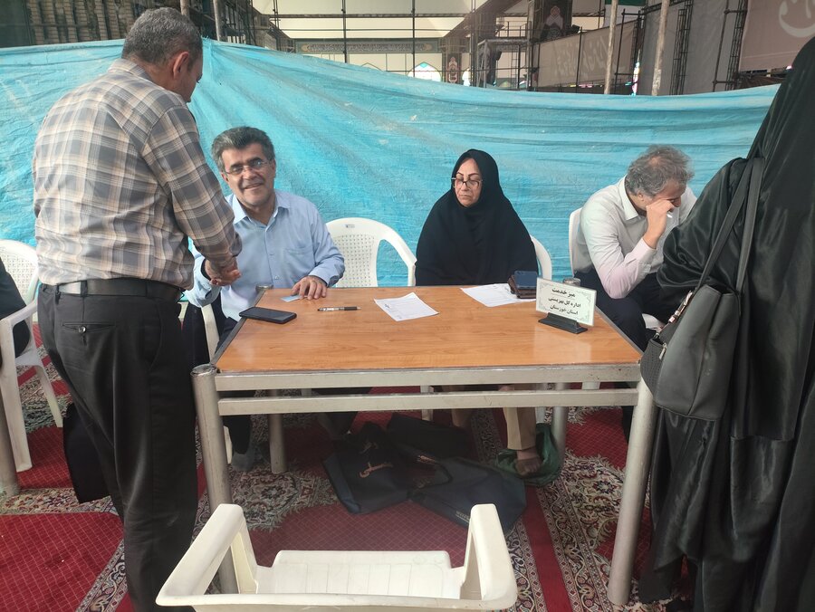پاسخگویی مدیرکل بهزیستی خوزستان به درخواست‌های مردمی در میز خدمت مصلی