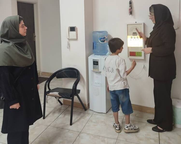 شهر قدس | اجرای غربالگری بینایی کودکان ۳ تا ۵ سال در مؤسسه همراهان مسیر زندگی