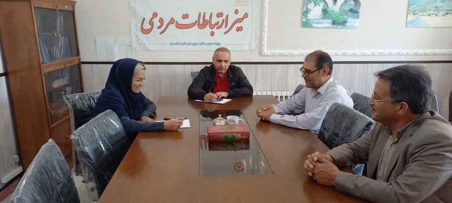 جلسه  رئیس امور اداری و نیروی انسانی بهزیستی استان  به همراه کارشناسان ستادی با رییس بهزیستی شهرستان نیر