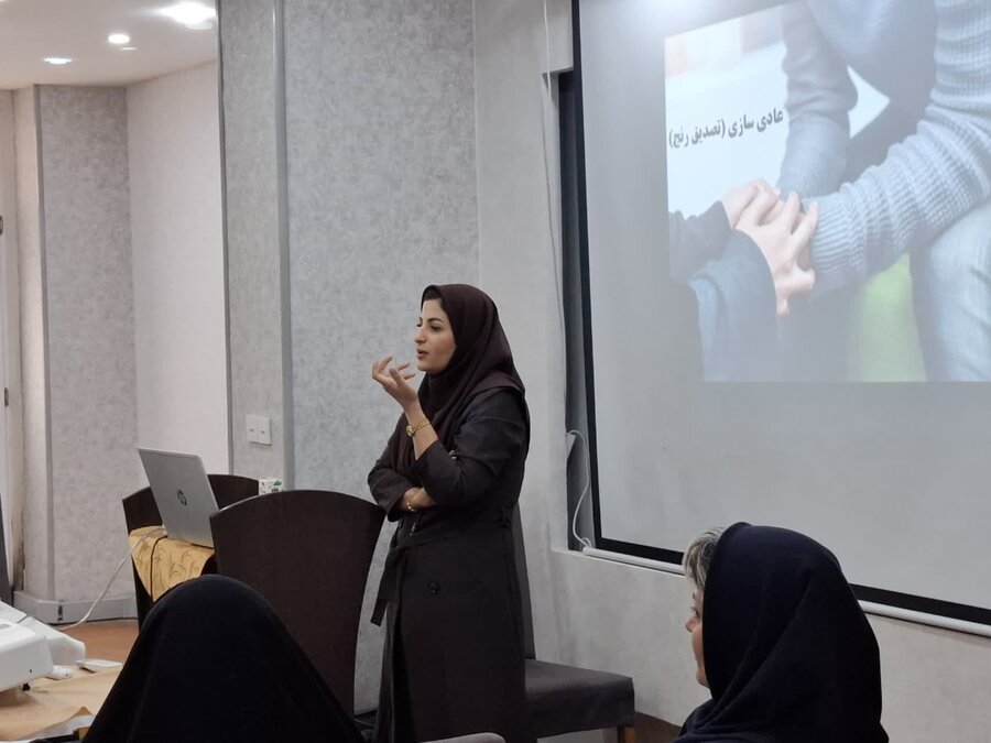 کارگاه آموزشی «مداخله در رفتارهای خودآسیب‌رسان»  درسیرجان برگزارشد