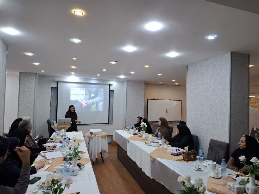 کارگاه آموزشی «مداخله در رفتارهای خودآسیب‌رسان»  درسیرجان برگزارشد
