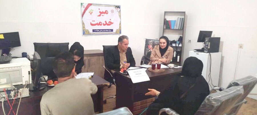 کوار|برپایی میز خدمت ویژه مددجویان در مرکز مثبت زندگی ۱۰۰۲۵ شهرستان کوار