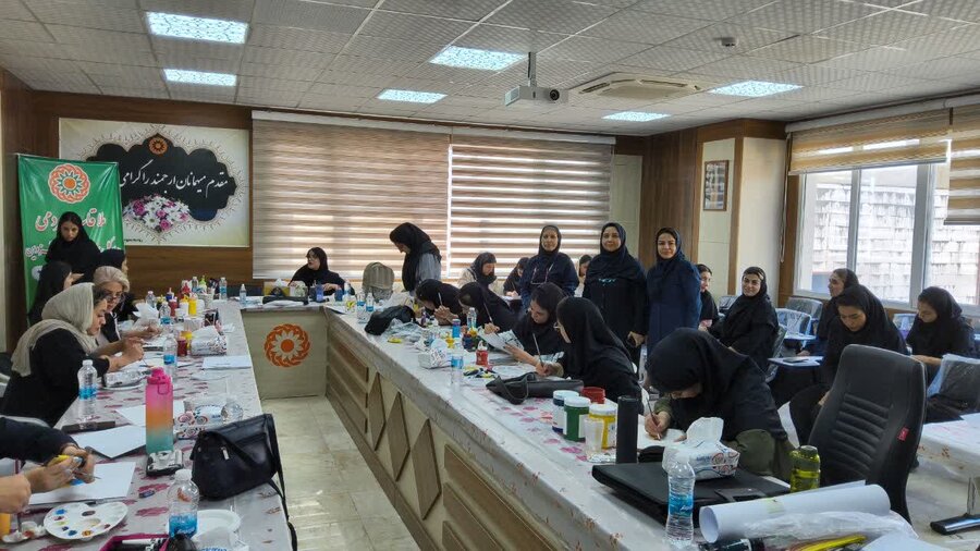 برگزاری کارگاه آموزشی نقاشی با آکریلیک در بهزیستی قزوین
