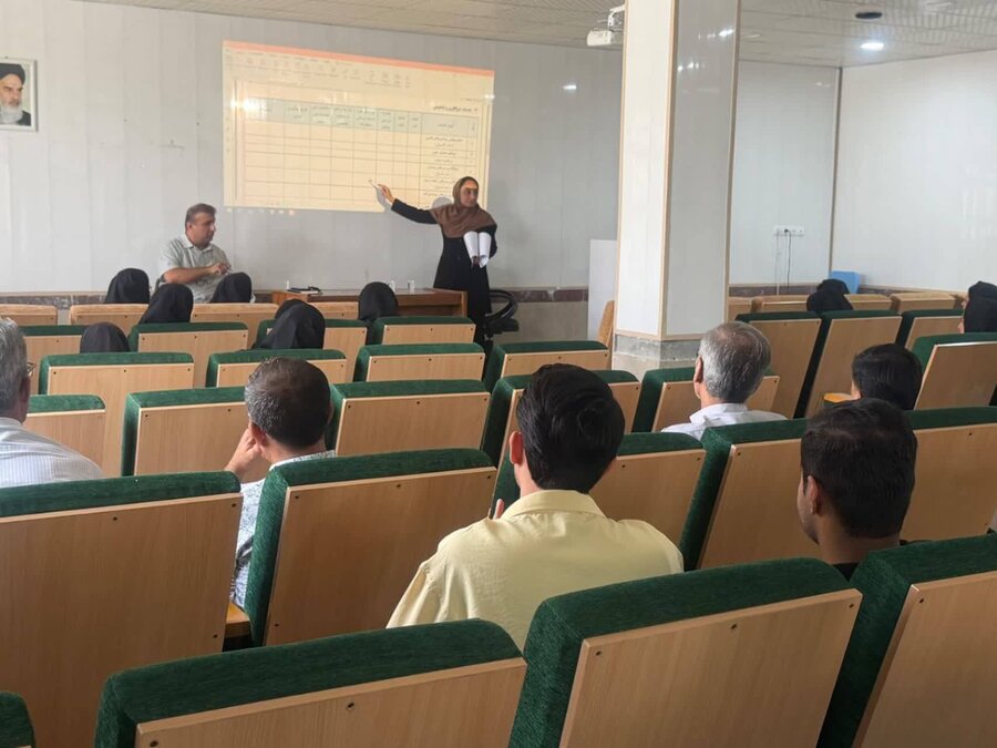 بستک | برگزاری جلسه توجیهی آموزشی طرح غربالگری سلامت زنان سرپرست خانوار 