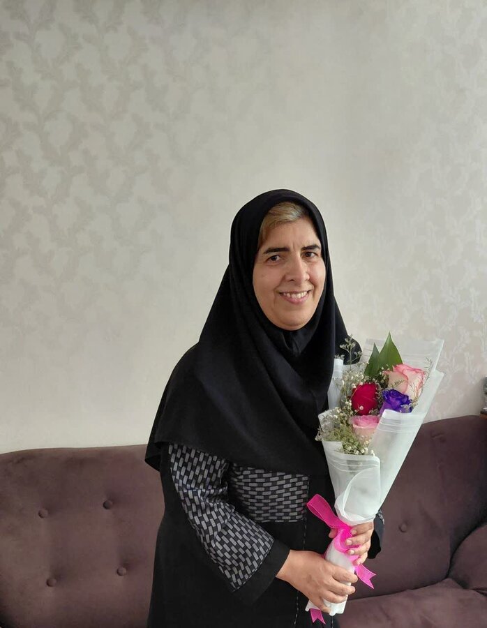تجلیل از پیشکسوت اداره بهزیستی آذرشهر