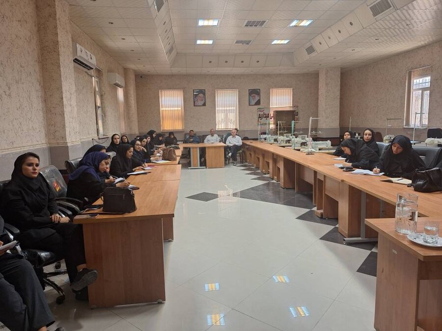   سروستان | برگزاری دومین نشست آموزشی مهارت های فردی ویژه کارکنان
