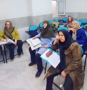 فیلم | آشنایی سالمندان مرکز حبیب ابن مظاهر با ساختار سؤالات انگلیسی با Do