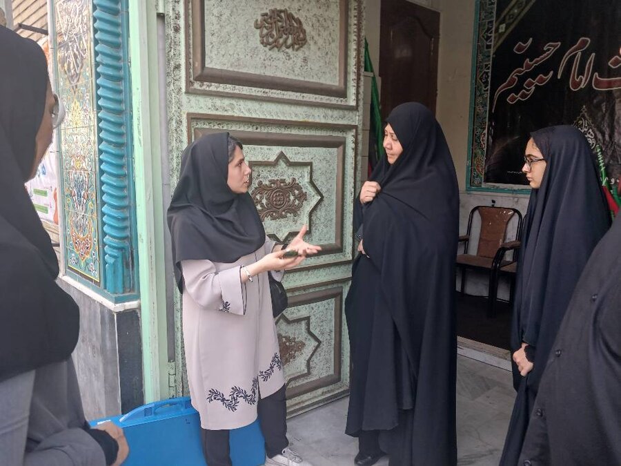 شمیرانات | عملیاتی شدن کتابخانه سیار در محله فرحزاد در طرح «سلام» بهزیستی