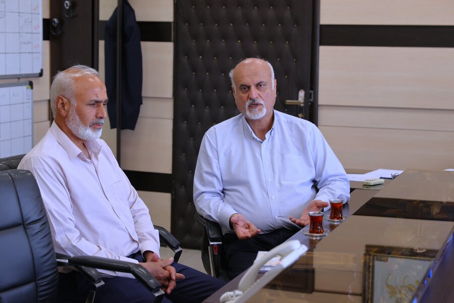 تقدیر از همکاران ایثارگر