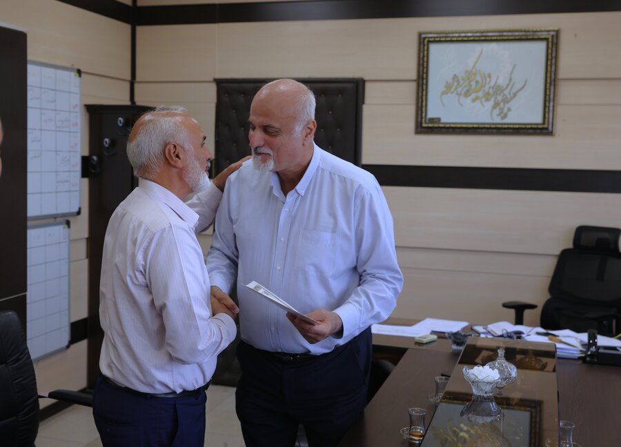 تقدیر از همکاران ایثارگر