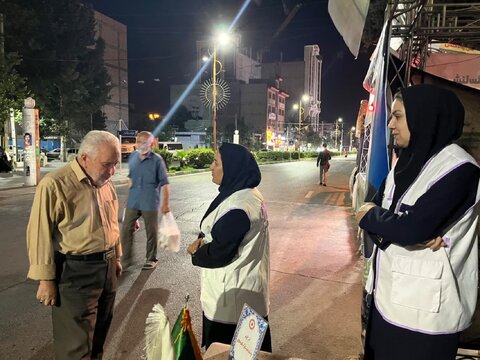 ساوجبلاغ | برپایی میز خدمت بهزیستی در میان اجتماعات مردمی هشتگرد با حضور تیم اورژانس اجتماعی