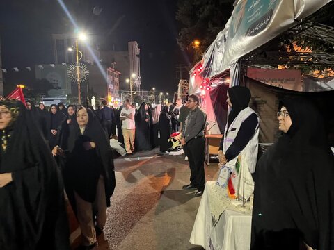 ساوجبلاغ | برپایی میز خدمت بهزیستی در میان اجتماعات مردمی هشتگرد با حضور تیم اورژانس اجتماعی