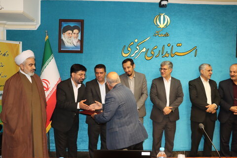 تجلیل از طلایه‌داران نیکوکاری؛ خیرین و فعالان مشارکت‌های مردمی بهزیستی استان مرکزی تقدیر شدند