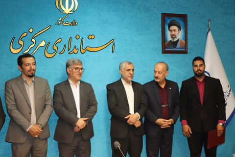 تجلیل از طلایه‌داران نیکوکاری؛ خیرین و فعالان مشارکت‌های مردمی بهزیستی استان مرکزی تقدیر شدند