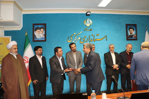 تجلیل از طلایه‌داران نیکوکاری؛ خیرین و فعالان مشارکت‌های مردمی بهزیستی استان مرکزی تقدیر شدند