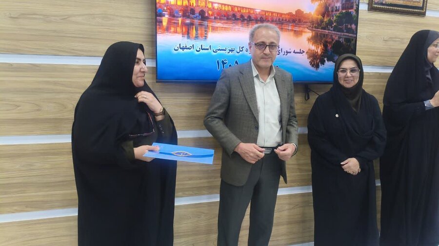 تجلیل از مدیران موفق بهزیستی اصفهان در پویشهای «بنای مهربانی» و «۱۵۰۰»