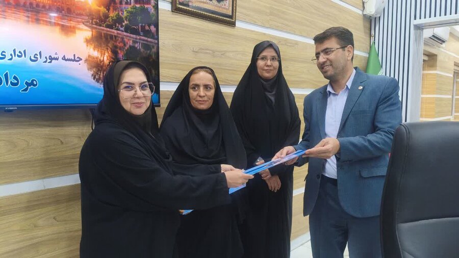 تجلیل از مدیران موفق بهزیستی اصفهان در پویشهای «بنای مهربانی» و «۱۵۰۰»