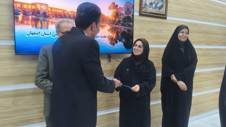  تجلیل از مدیران موفق بهزیستی اصفهان در پویش‌های «بنای مهربانی» و «۱۵۰۰»